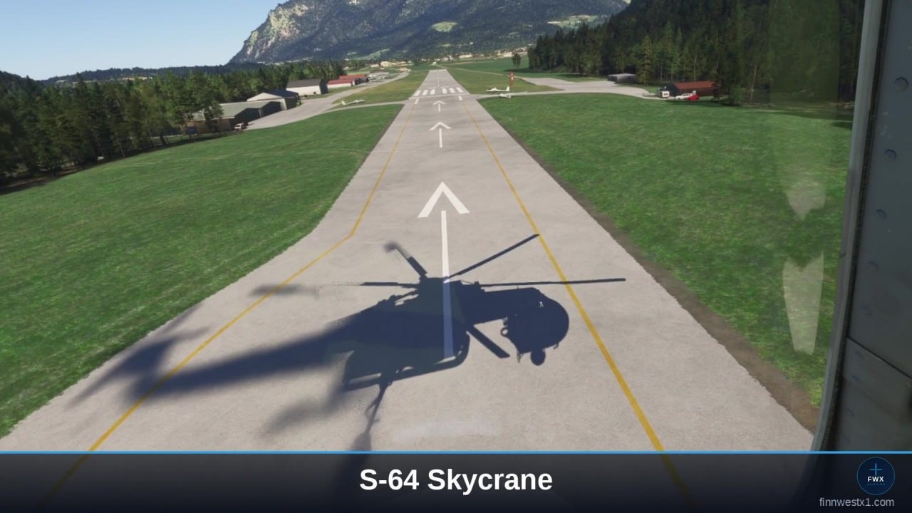 Blick aus dem Cockpit der S-64 Skycrane auf die Bahn: der Schatten des langen, offenen Rumpfs unter dem drehenden Hauptrotor.